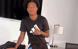 Tranh cãi vụ cầu thủ Jackson trốn gầm giường khi vợ con bị bắt cóc