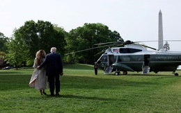 Ông Trump đãi phu nhân tiệc sinh nhật trên Air Force One