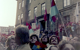 Xúc động người dân Thụy Điển hát vang Tiến quân ca mừng Việt Nam thống nhất trong 'Victory Vietnam'