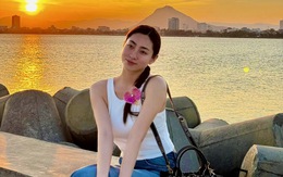 Hoa hậu Lương Thùy Linh check-in kè chắn sóng, du khách cũng rần rần