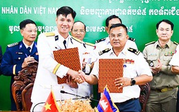 Hải quân Việt Nam - Campuchia cùng đấu tranh chống vận chuyển trái phép hàng hóa, vũ khí trên biển