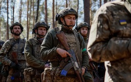 Chi tiêu quân sự thế giới đạt kỷ lục 2,7 nghìn tỉ USD năm 2024, Ukraine nặng gánh nhất