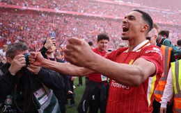 Fan Liverpool mượn men chiến thắng nài nỉ Trent Alexander-Arnold ở lại