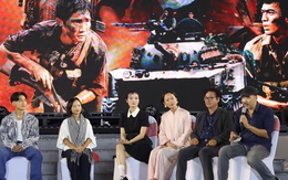 Ê kíp Địa đạo giao lưu, chiếu phim chưa từng công bố về ngày 30-4-1975 ở đường đi bộ Nguyễn Huệ