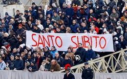 Tín hữu Công giáo kêu gọi phong Thánh cho cố Giáo hoàng Francis