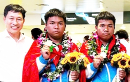 Anh em song sinh giành huy chương vàng Olympic giao lưu toán quốc tế