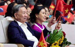 Tổng Bí thư Tô Lâm và Phu nhân dự đêm nghệ thuật Đảng trong mùa xuân đại thắng