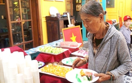 Mở tiệc buffet chiêu đãi xe ôm, thợ hồ, nhà hàng 5 sao ở Hội An nhận 'cơn mưa lời khen'