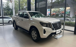 Tin tức giá xe: Nissan Navara giảm tới 90 triệu đồng tại đại lý