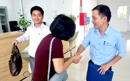 Chủ nhân tờ vé số trúng giải đặc biệt bị rách nhận tiền trúng thưởng, nhiều người lạ đến xin tiền