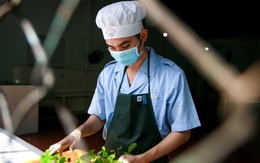 Vào bếp xem bữa ăn ‘5 sao’ của chiến sĩ tập diễu binh, diễu hành