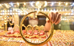 Giá vàng lao dốc, giá USD ngân hàng lần đầu chạm mốc 26.000 đồng
