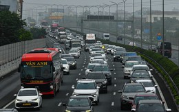 Rời Hà Nội từ rạng sáng vẫn không 'thoát' tắc đường, dòng xe gần 7km ùn ùn hướng về cửa ngõ