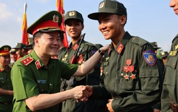 Khen thưởng hơn 2.700 tập thể, cá nhân xuất sắc tham gia diễu binh ngày 30-4