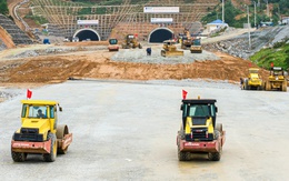 Đào thông hầm dài nhất cao tốc Bắc - Nam đúng dịp kỷ niệm 50 năm thống nhất non sông