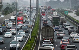 Xe cộ ken đặc cửa ngõ Hà Nội, nhiều người hướng về Đền Hùng dịp giỗ Tổ