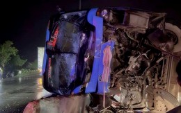 Lật xe khách chở 43 người trên quốc lộ 1 qua Quảng Trị, một số người bị thương