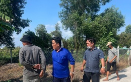 Người phụ nữ chết trong tư thế treo cổ trên cây tràm