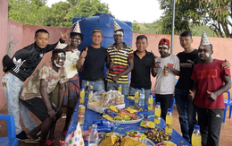 'Team châu Phi' đang làm gì sau khi Quang Linh Vlogs bị bắt?