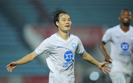 Văn Toàn tỏa sáng giúp CLB Nam Định giữ đỉnh V-League