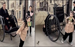 Người đàn ông hết cười khi ngồi xe kéo