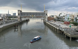 Tin tức sáng 8-4: Thủ tướng chỉ đạo gỡ vướng dự án ngăn triều 10.000 tỉ; Dùng flycam quay xe vi phạm