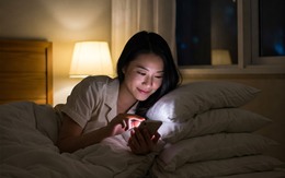 Lướt điện thoại bao lâu sẽ gây mất ngủ?