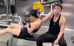 Nữ gymer quê một cục khi bị chàng trai troll
