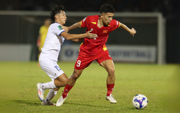 Ông Kim Sang Sik loay hoay với tuyến giữa