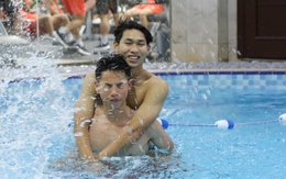 U17 Việt Nam xả hơi ở hồ bơi, tính kỹ phương án đấu U17 UAE