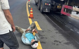 Thoát chết trong gang tấc khi bị xe siêu trọng chở alumin Tân Rai cuốn vào gầm