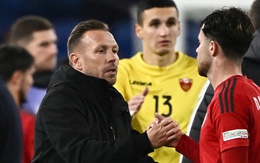 Craig Bellamy cấm tiệt tuyển thủ Xứ Wales đổi áo sau trận