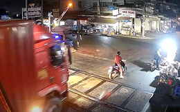 Liên tiếp xảy ra 3 vụ xe tải đâm hỏng cần chắn đường sắt