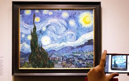 Chuyên gia phản biện về bức tranh Đêm đầy sao của Van Gogh