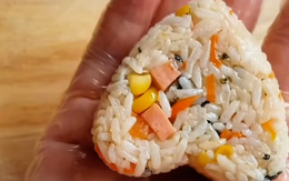 ‘Cơm nắm 5k’ hot rần rần, coi chừng vui cái miệng, đau cái bụng