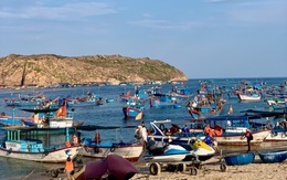 Mô tô nước mất lái lao vào bờ, tông 1 bé gái thiệt mạng, 3 người bị thương