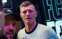 Toni Kroos trở lại sân cỏ làm... trọng tài!