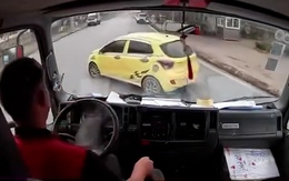 Tài xế xe tải phanh dúi dụi khi gặp ô tô con quay đầu kiểu tự sát