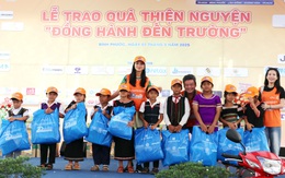 Học sinh khó khăn Bình Phước nhận quà, học bổng hơn 1,3 tỉ đồng