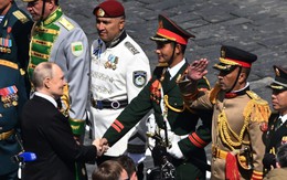 Chiến sĩ được truy lùng info sau khoảnh khắc 'vinh dự tuyệt đối'