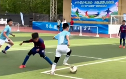 Thủ môn bị 'tẩu hỏa nhập ma' vì đồng đội múa quá dẻo