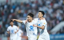 Lý Công Hoàng Anh lập cú đúp giúp Nam Định tiến sát ngôi vô địch V-League