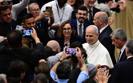 Giáo hoàng Leo XIV kêu gọi các nhà báo 'đừng dùng ngôn từ kích động'