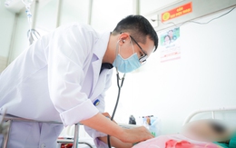 Xe khách chở 24 người hành hương va chạm xe tải, nhiều người nhập viện