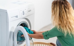 Nguy cơ lây lan vi khuẩn kháng thuốc từ việc giặt đồng phục y tế tại nhà