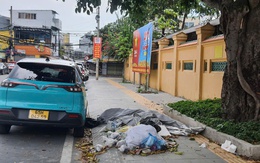 Chả hiểu vì sao người dân cứ vứt rác quanh cổng trường Châu Văn Liêm, Cần Thơ