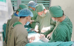 Phát hiện mắc ung thư từ mảng đen ở bàn chân