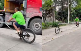 Người đàn ông lái xe đạp dài như container