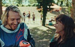 Cannes mở màn với phim được vỗ tay 5 phút nhưng gây chia rẽ giới phê bình