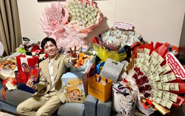 Sao nam V-pop cứ đi hát là được fan lì xì, tặng hoa tiền khủng